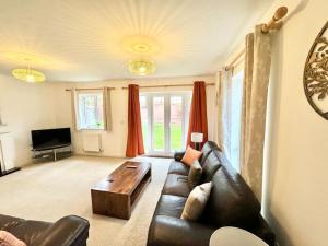 Elite Stays 4 BR Home for contractors, business or leisure - Parking