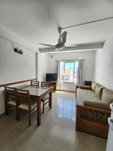 Marejada pleno centro, a una cuadra del mar