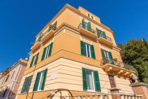 Elegantis Des Artistes Apartment