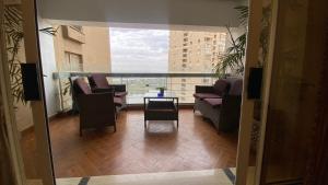 شقه علي كورنيش النيل تري الاهرامات