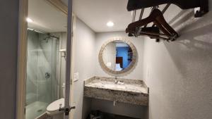 King Suite - Non-Smoking room in La Quinta Inn by Wyndham Clute Lake Jackson