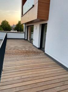 Charming 2 bedrooms Flat in Center w FREE Parking &Terrace