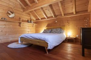 Chalets Chalet Veyrier, 900m du pied des pistes de ski : photos des chambres