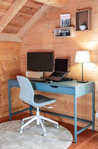 Chalets Chalet Veyrier, 900m du pied des pistes de ski : photos des chambres