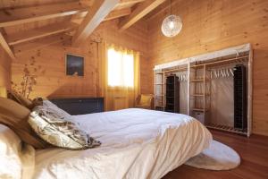 Chalets Chalet Veyrier, 900m du pied des pistes de ski : photos des chambres