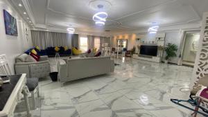 شقه صف اول علي النيل بسعر مميز