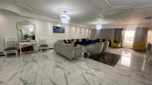 شقه صف اول علي النيل بسعر مميز