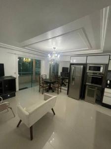 Casa no segundo andar com piscina