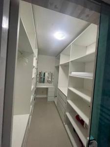 Casa no segundo andar com piscina