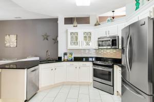 CP469D 4 beds pool and spa home with game room