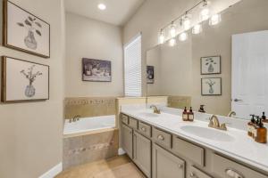 RR1415FC - 5 Beds - Re- Pool & Spa