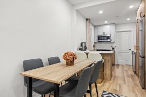 Private House with parking & steps to subway