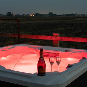 Holly Lodge - Quirky Shepherds Hut With Hot Tub - Bespoke Made From A Salvaged Railway Carriage