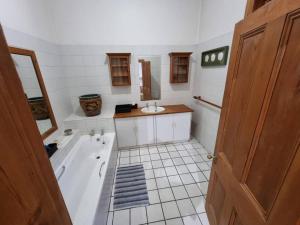 Château Naudé in Stellenbosch Free Secure Parking