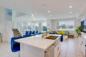 2 Mi to Fantasy Springs Casino Lakefront Retreat!