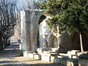Arles les Alyscamps