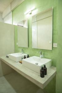 La Familia Casa and Suites