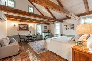 Catskill upstairs suite - The Mohawk Valley House - Caldwell Crossing