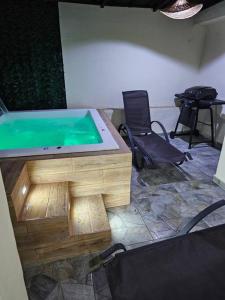 vista a toda la ciudad y montaña