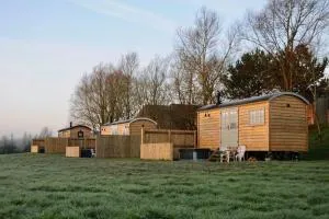 Cherry Blossom Hut - Siston