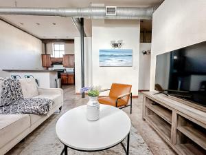 Sleepover 2BD 1BA Condos Downtown Springfield