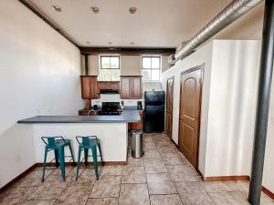 Sleepover 2BD 1BA Condos Downtown Springfield