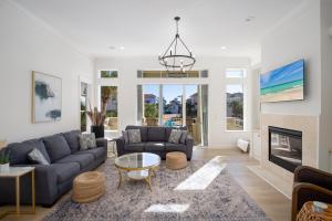Community Pool, Hot Tub and Beach - Outdoor Kitchen
