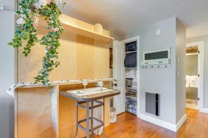 Romantic Ski Haven with Balcony Brian Head Studio