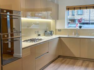 Central Luxury Peaceful Home With Driveway Parking - Cambridge Homehost