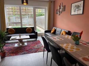 Central Luxury Peaceful Home With Driveway Parking - Cambridge Homehost