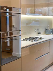 Central Luxury Peaceful Home With Driveway Parking - Cambridge Homehost