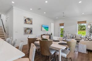 Community Pool, Close to Beach, Great Location!