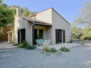 Villas Spacious Holiday Home near River in Le Boulou : Villa 2 Chambres :