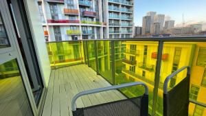 Stratford 2 bedroom Apartment with 2 Bathrooms & Great Links