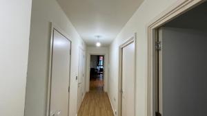 Stratford 2 bedroom Apartment with 2 Bathrooms & Great Links