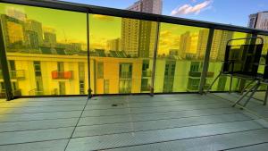 Stratford 2 bedroom Apartment with 2 Bathrooms & Great Links