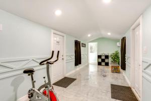 5 Mi to Boat Cruises! WPB Retreat with Pool Access