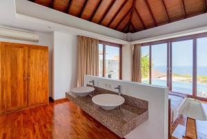 2 Bedrooms ocean View entire villa with infinity pool