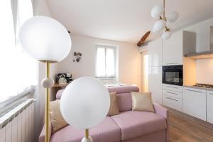 Lora Como residence, luxury Suite 5, free private parking, self check in