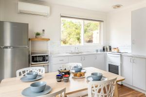 Bells Beach Cottages - Pet friendly cottage with wood heater