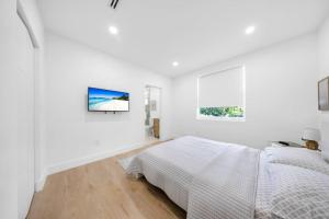 Up to 12 guest Modern Villa near Wynwood! 27