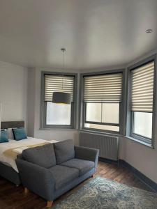 1 Large Comfy Garden Studio - Prime Location