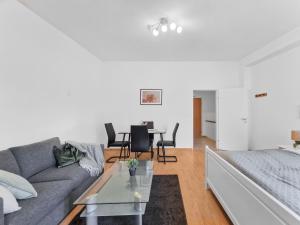 Central Stockerau View 2 BR for 4