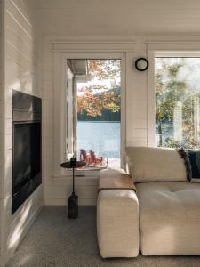 The Owls Nest - Lakeside peacefulness ski & hiking