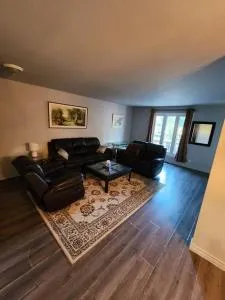 Entire 3 Bedroom house in Elliot Lake - Iron Bridge