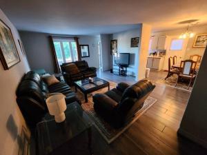 Entire 3 Bedroom house in Elliot Lake