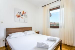 Apartments by the sea Postira, Brac - 739