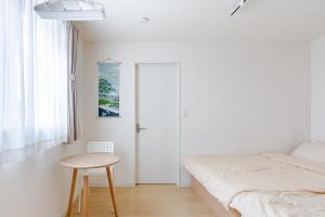 EXPO 22 min,24 min to MINAMI-Namba-Dotonbori,Shinsaibashi,AMERICAMURA,Grand Kagetsu,26 min to MINAMI-Nippombashi-Kuromon Market,National Bunraku,13 min to NISHI-Osakako-KAIYUKAN,Santa Maria,LEGOLAND,Tempozan Ferris,Tempozan Marketplace,Park