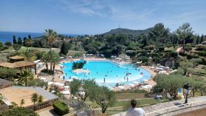 cap esterel vue mer et climatisation Bat E1 303 face aux piscines