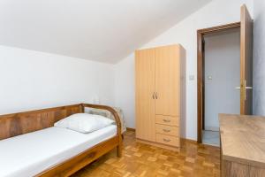 Apartments by the sea Postira, Brac - 739